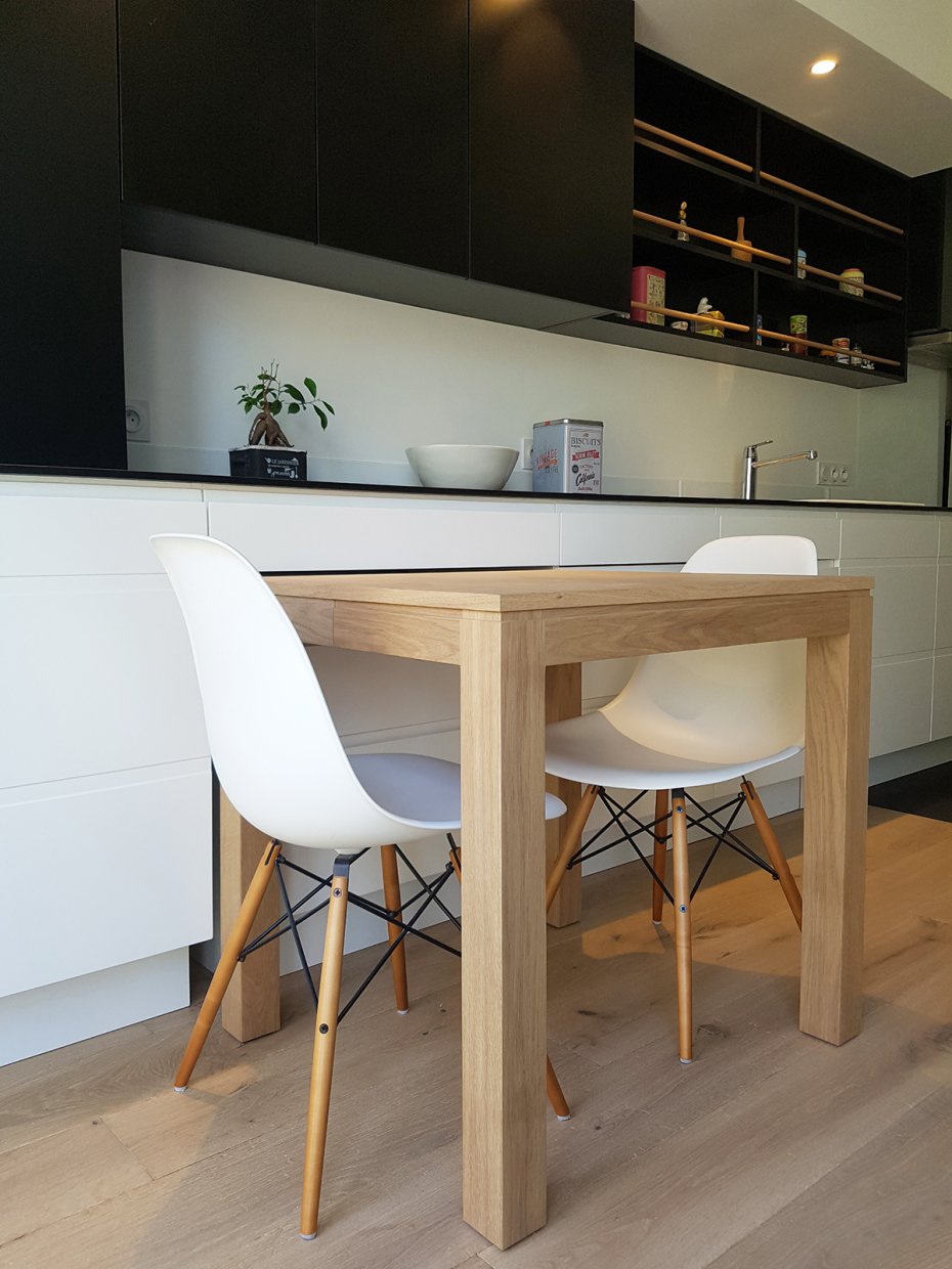 Conception d'une table sur mesure en chêne extensible